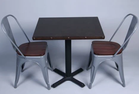 Tebord med metallramme