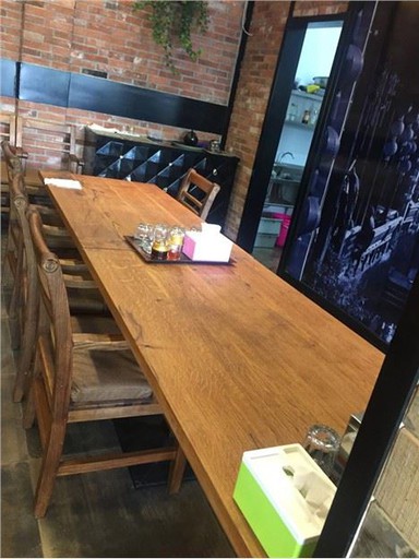 Helt hvit eik ved kantlimt benkeplate